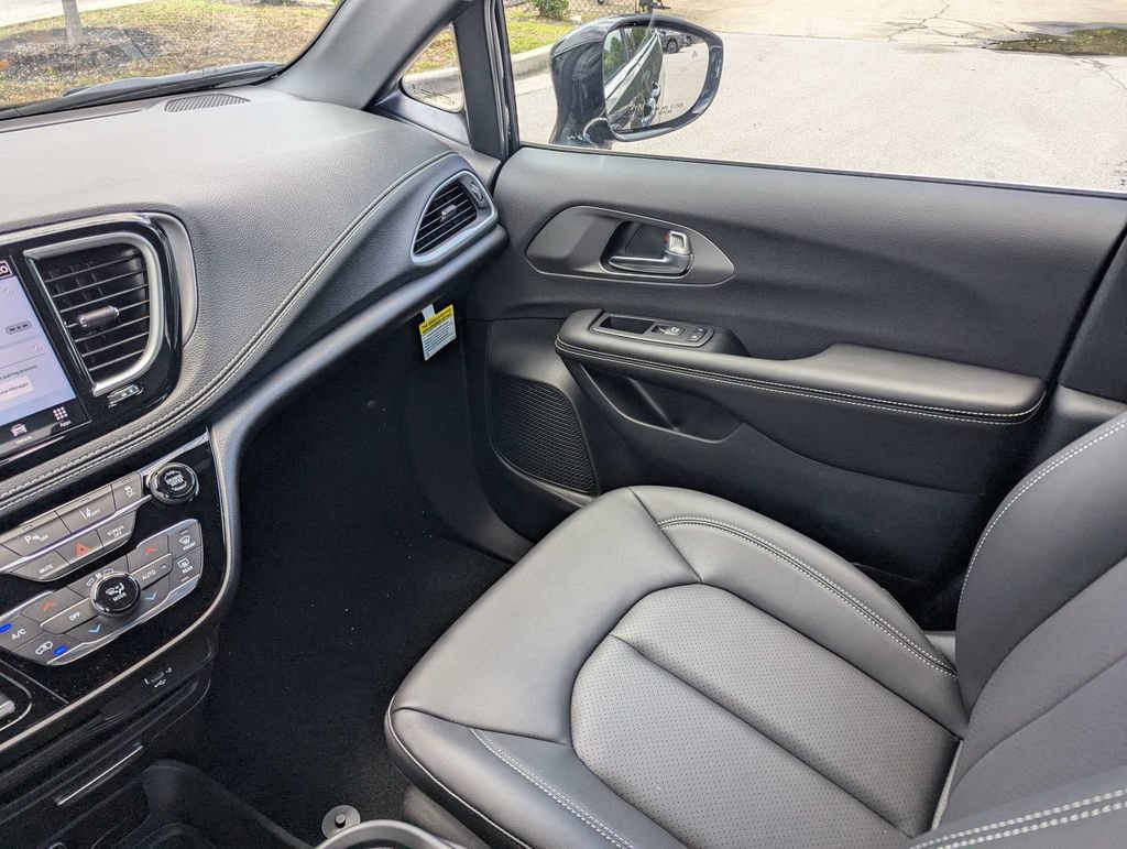 New 2027 Chrysler Pacifica Select w/ Family Tech Group FWD image 16