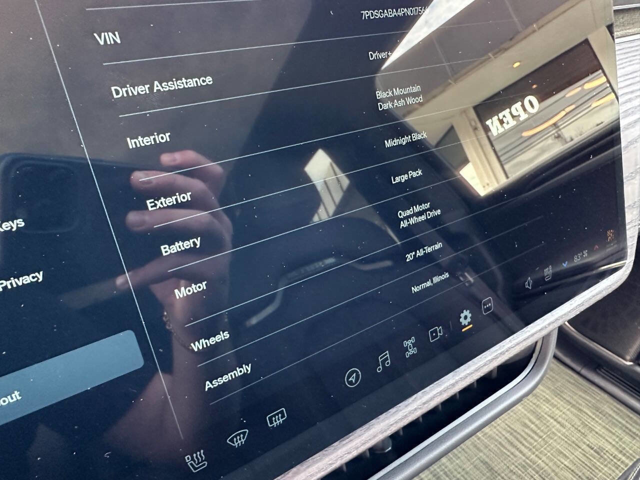 Used 2023 Rivian R1S Adventure image 41