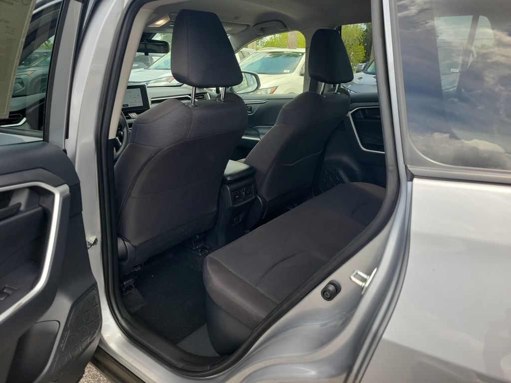 Used 2025 Toyota RAV4 LE AWD/4WD image 9