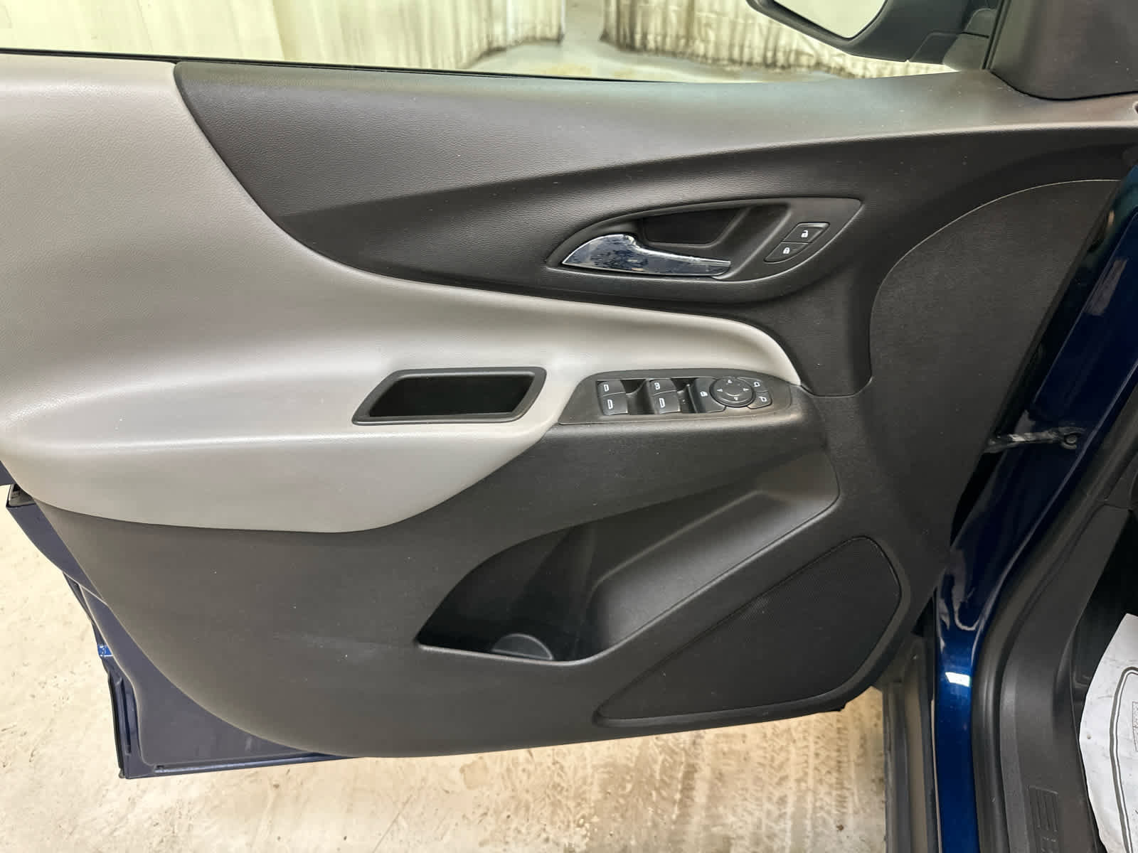 Used 2022 Chevrolet Equinox LS w/ LS Convenience Package image 26