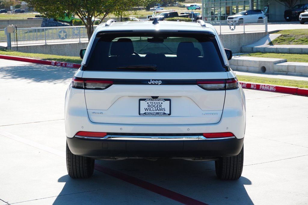 Used 2024 Jeep Grand Cherokee Laredo X w/ Trailer Tow Package image 4