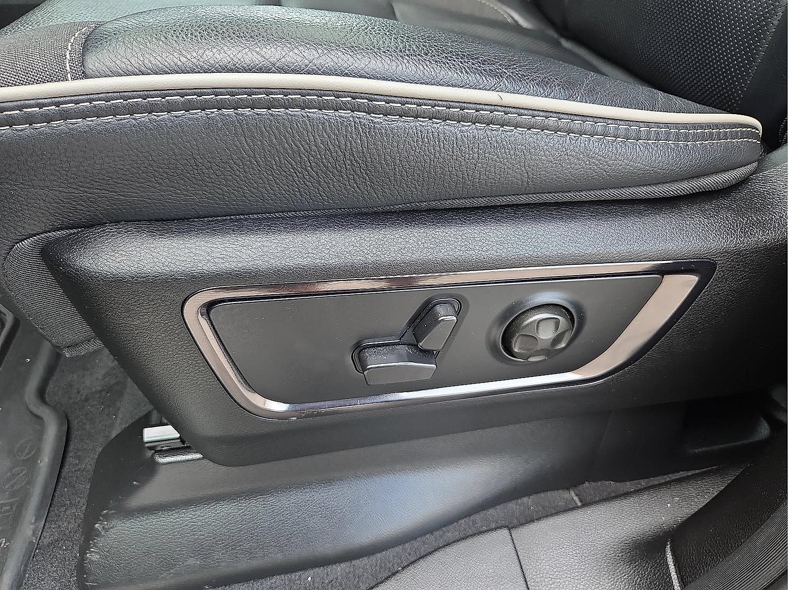 Used 2025 RAM 1500 Limited AWD/4WD image 21