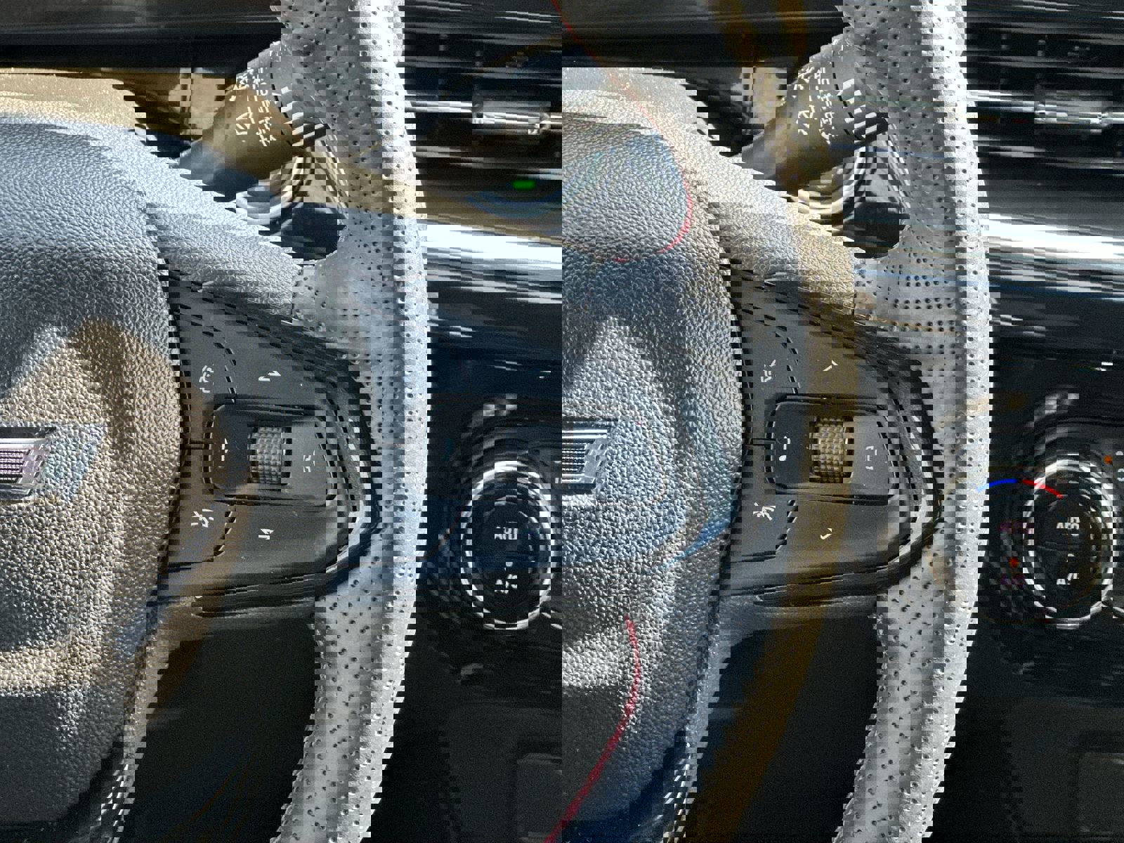 Used 2025 Chevrolet Trax RS w/ Sunroof Package image 21