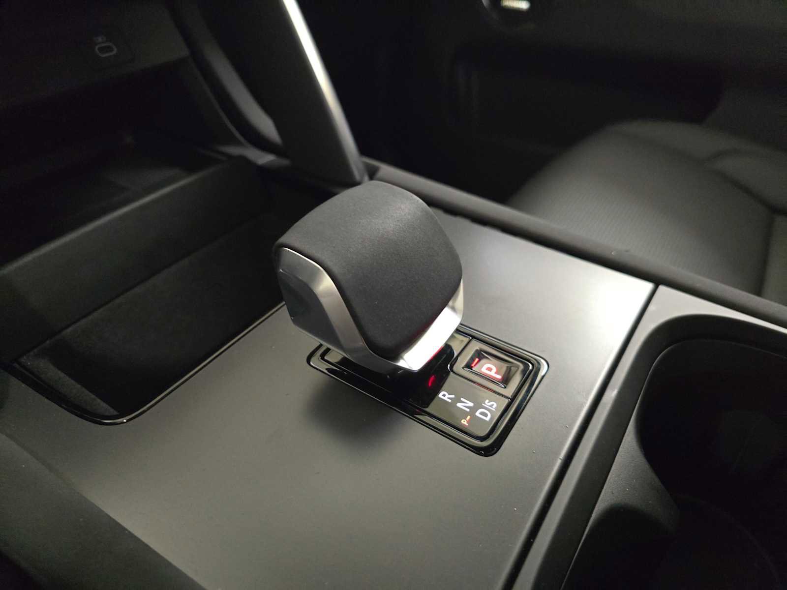 Certified 2025 Land Rover Discovery Sport Dynamic SE image 32