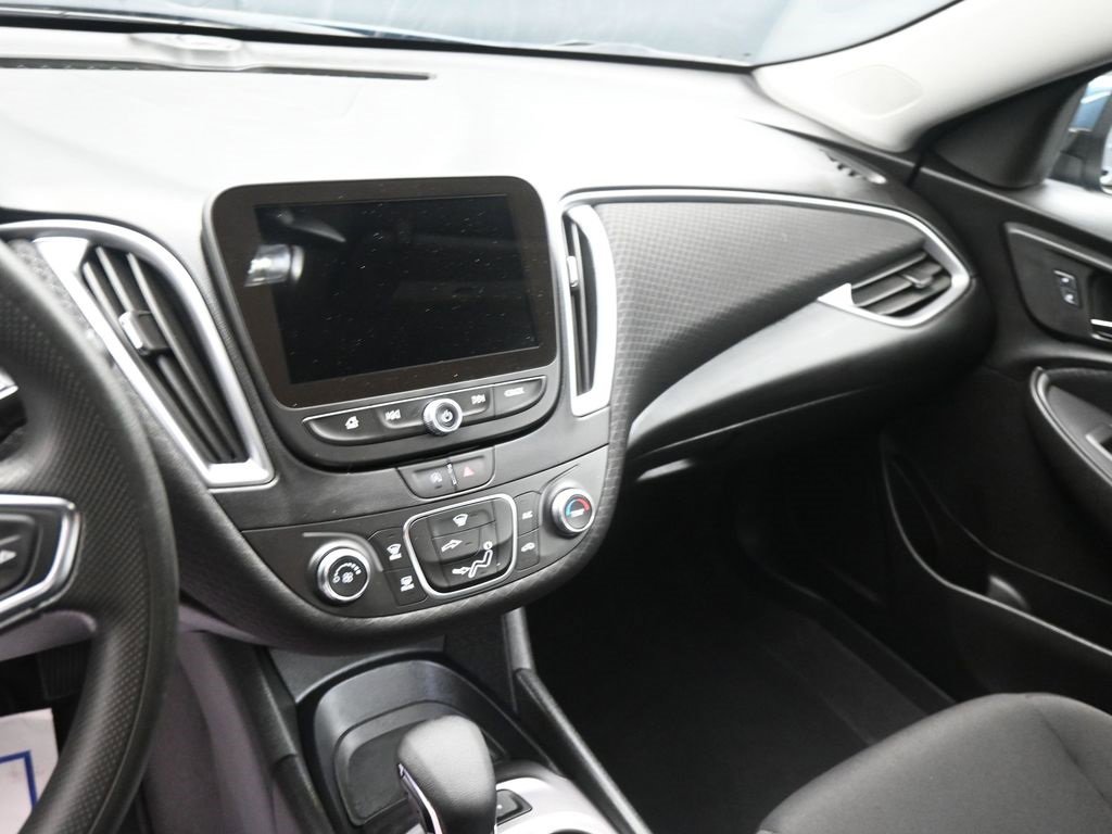 Used 2025 Chevrolet Malibu LS image 12