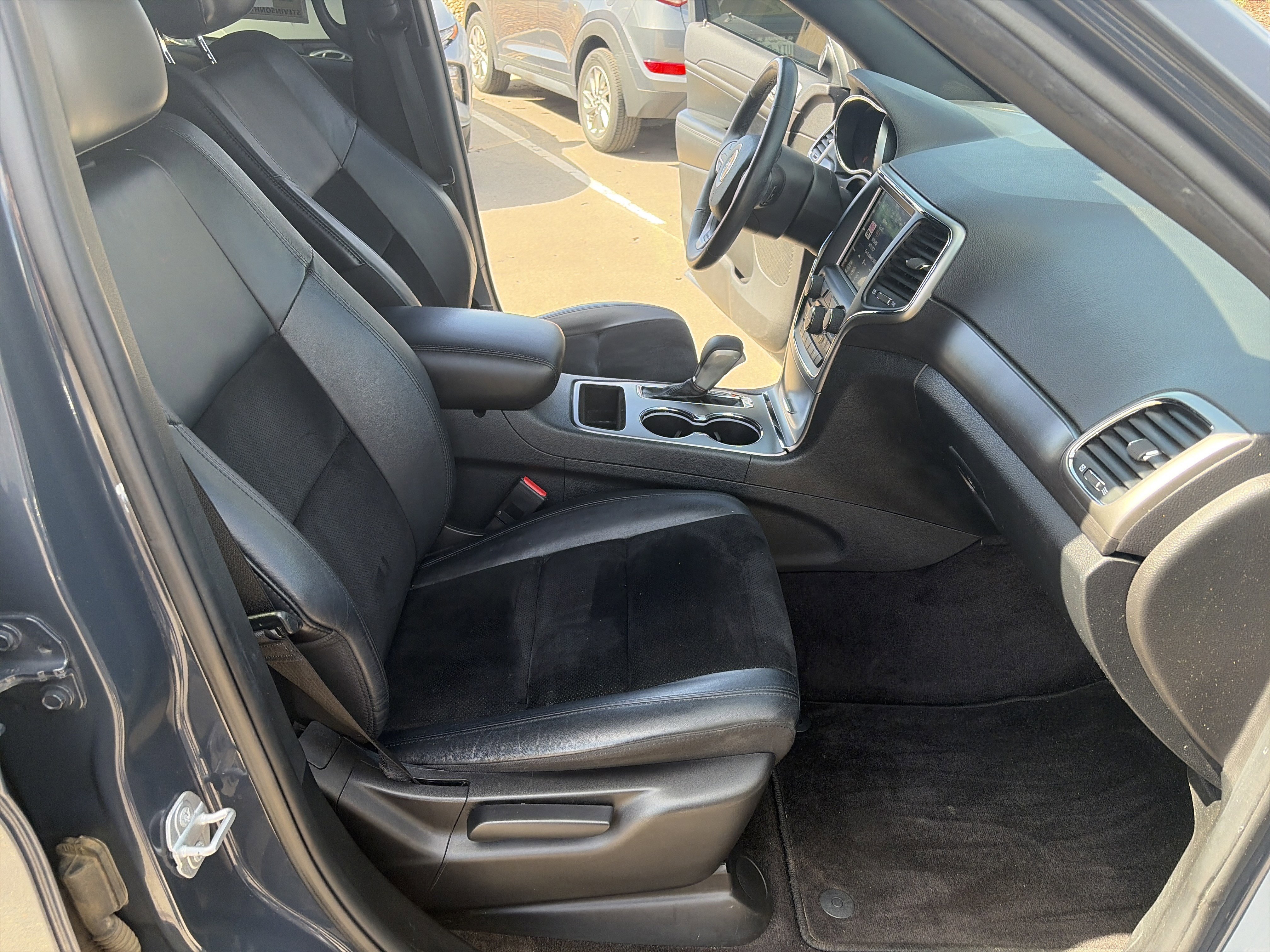 Used 2018 Jeep Grand Cherokee Altitude AWD/4WD image 28