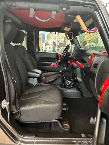 Used 2018 Jeep Wrangler Unlimited Sport w/ Connectivity Group image 29