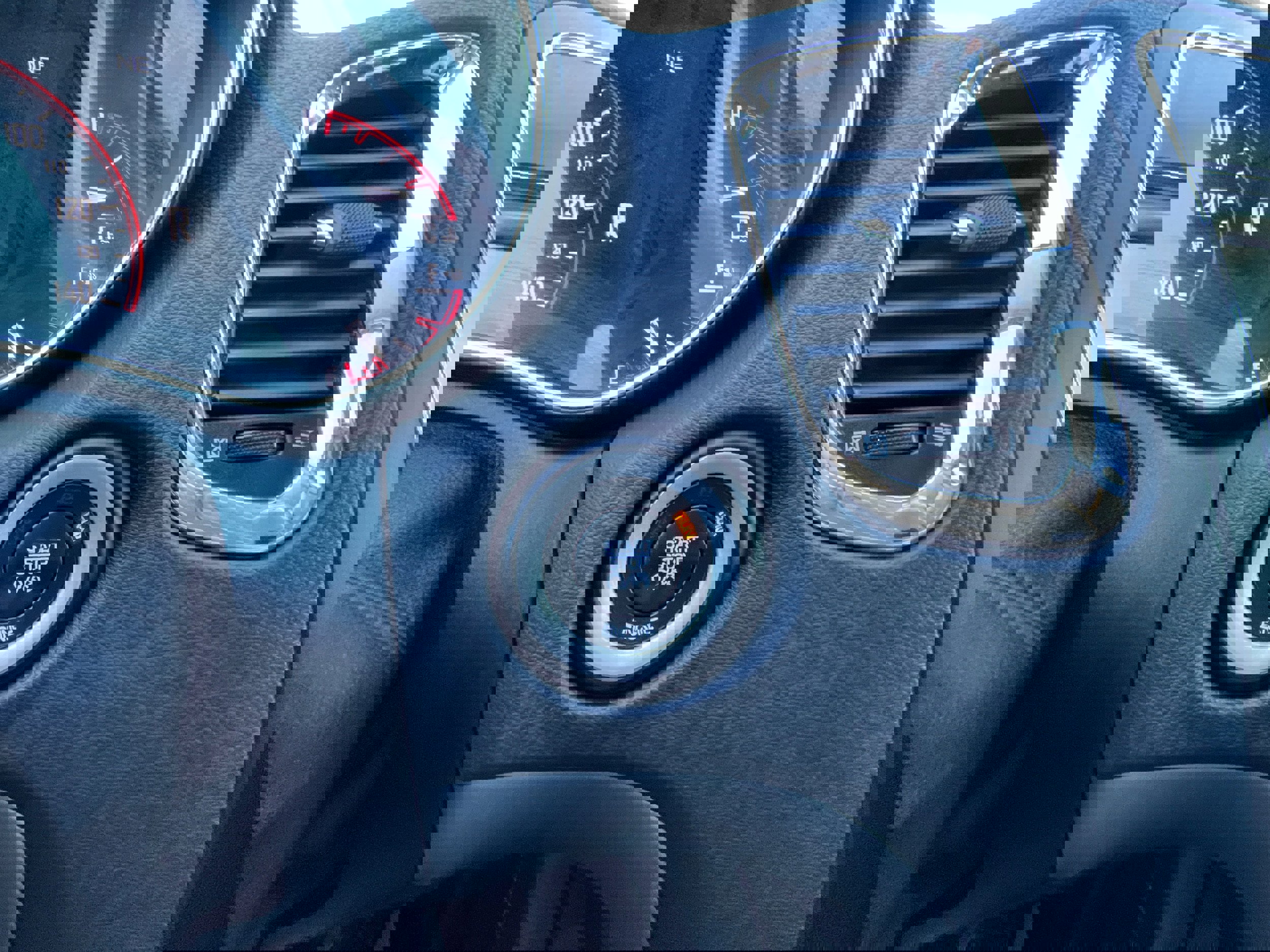 Used 2018 Nissan Pathfinder SV image 16