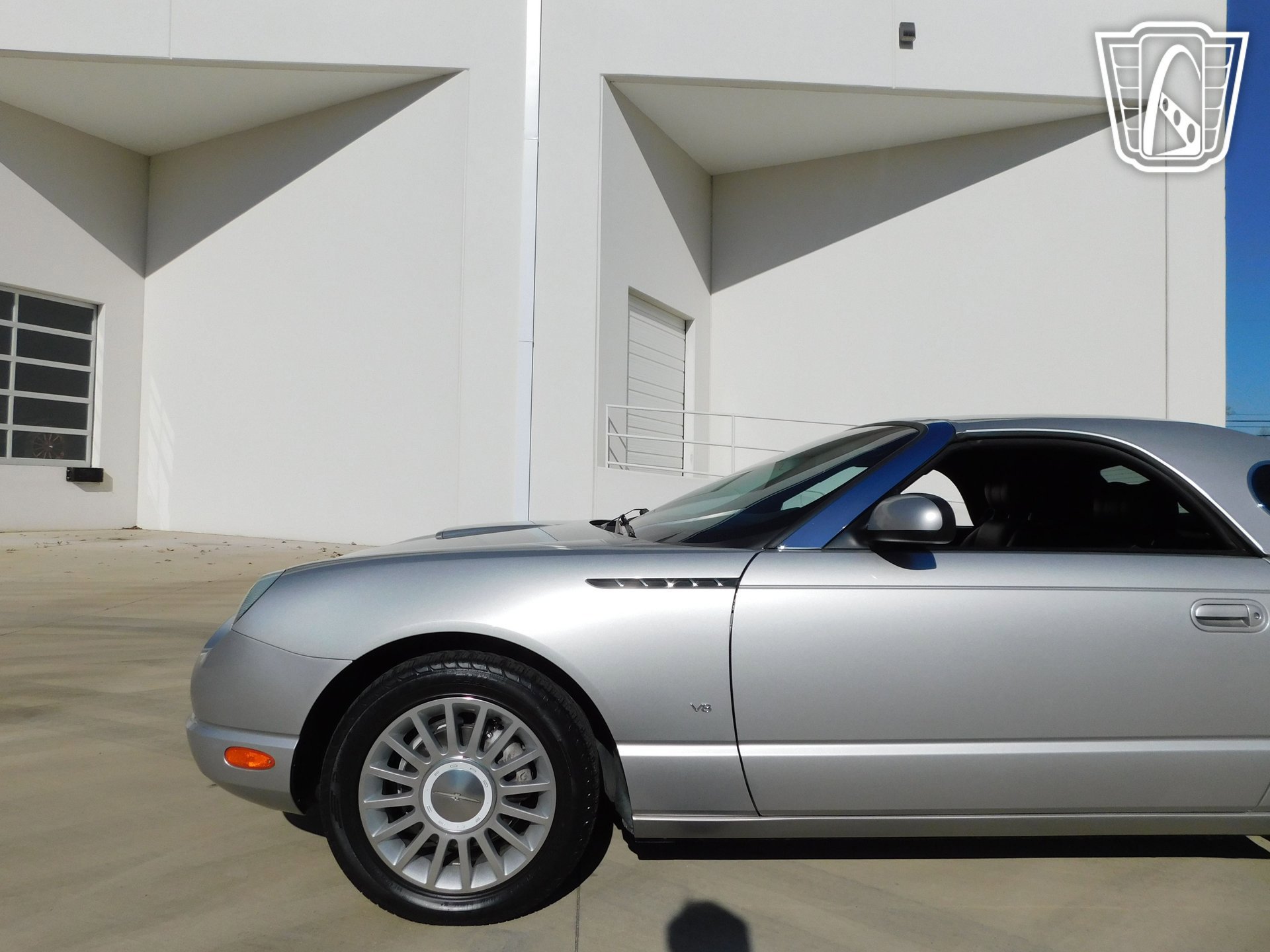 Used 2004 Ford Thunderbird image 10