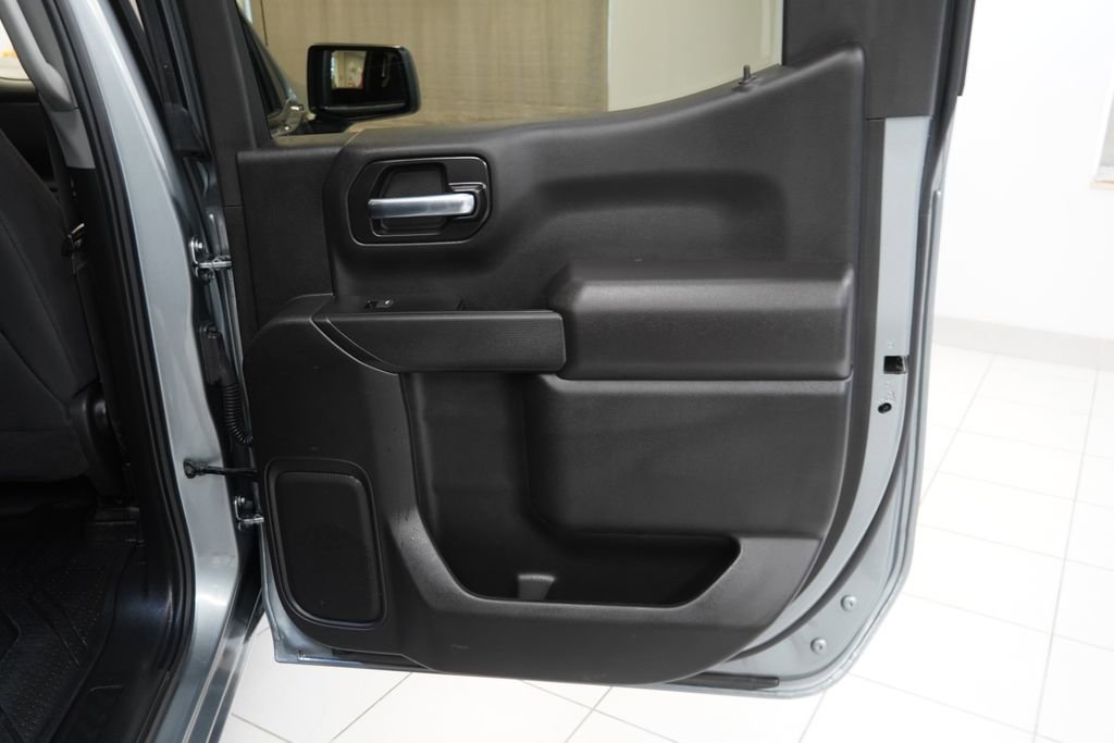 Used 2025 Chevrolet Silverado 1500 Custom image 24