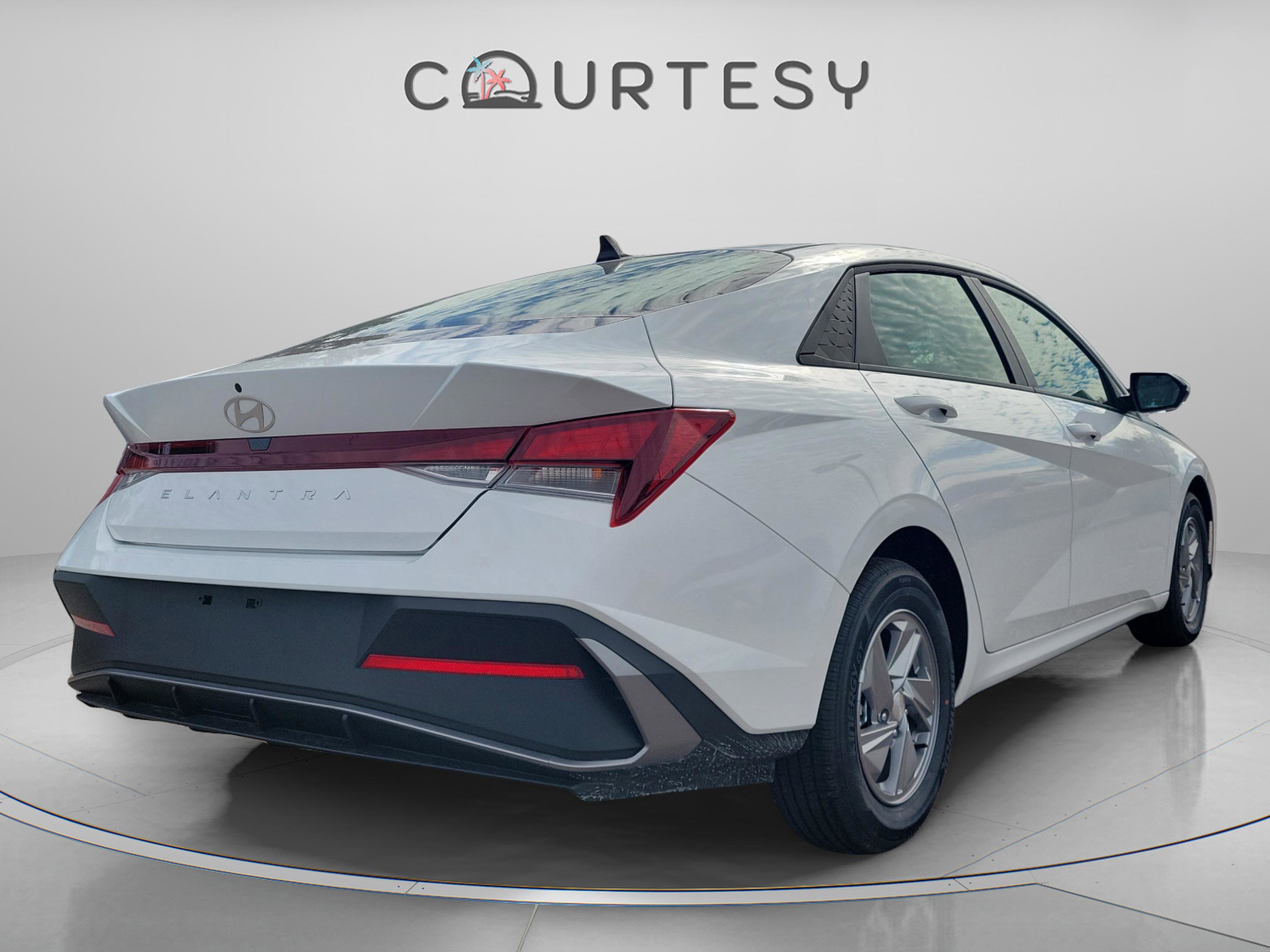 New 2026 Hyundai Elantra SE image 4