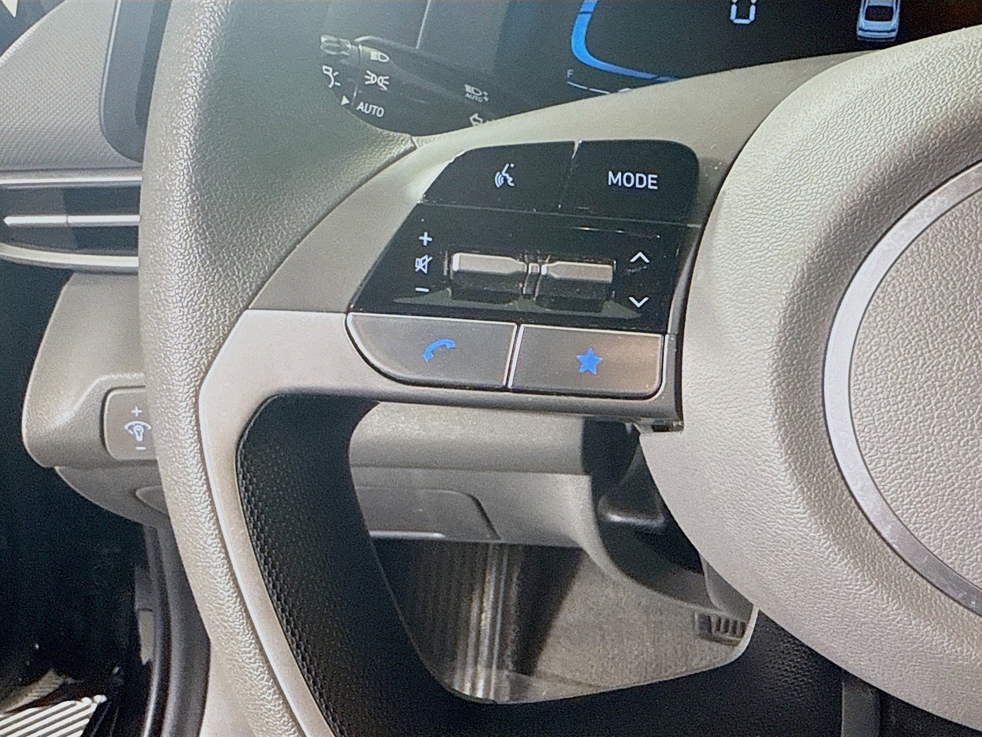 Used 2025 Hyundai Elantra SE image 14