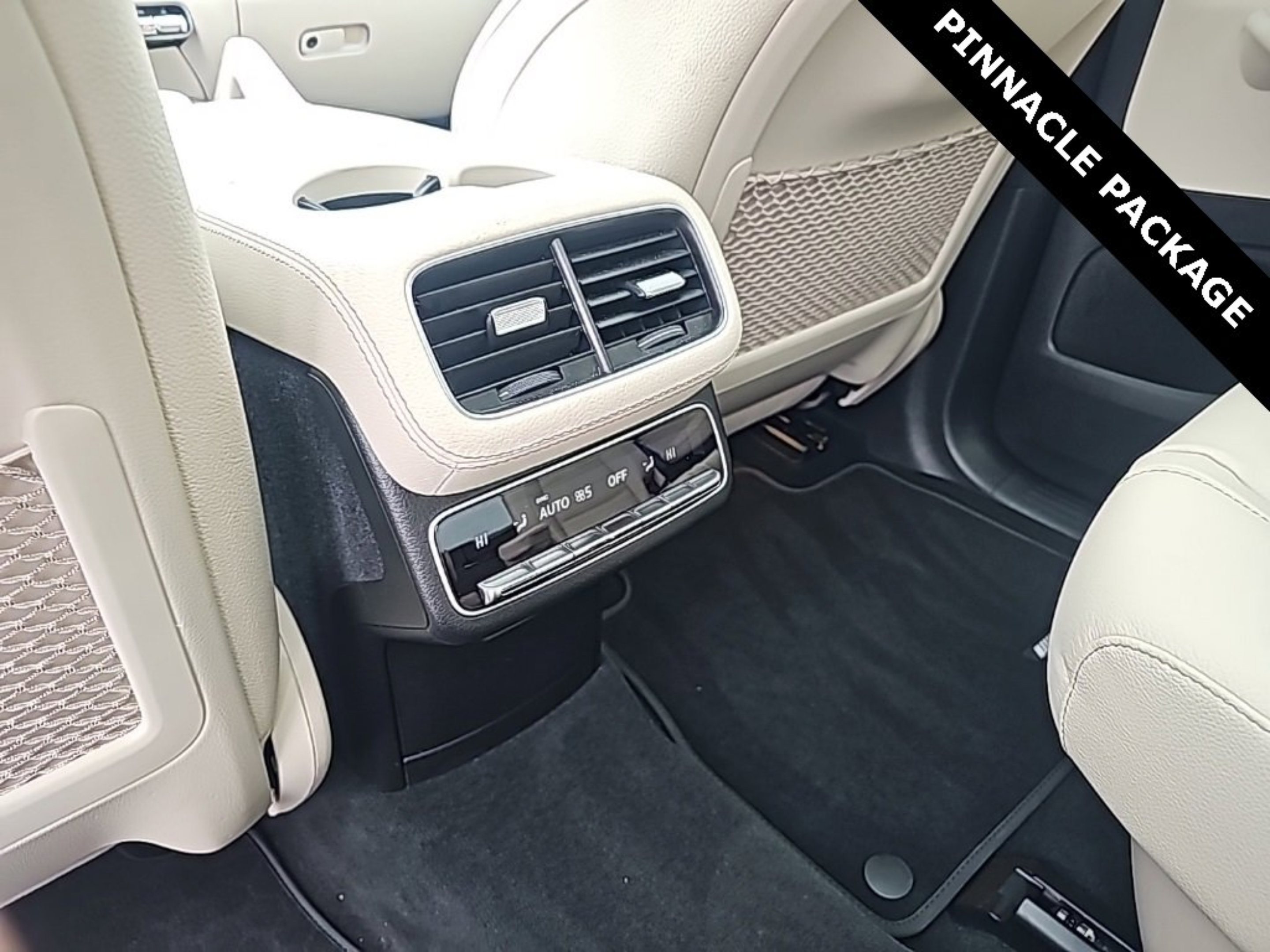 Used 2024 Mercedes-Benz GLS 450 4MATIC image 26