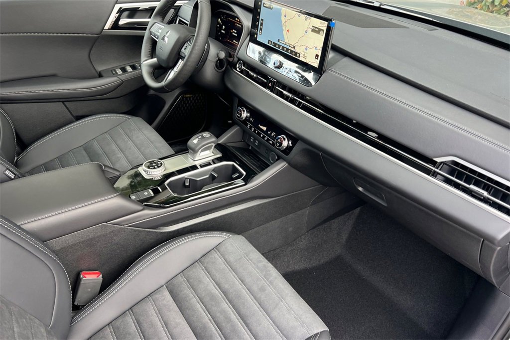 New 2025 Mitsubishi Outlander SE image 15