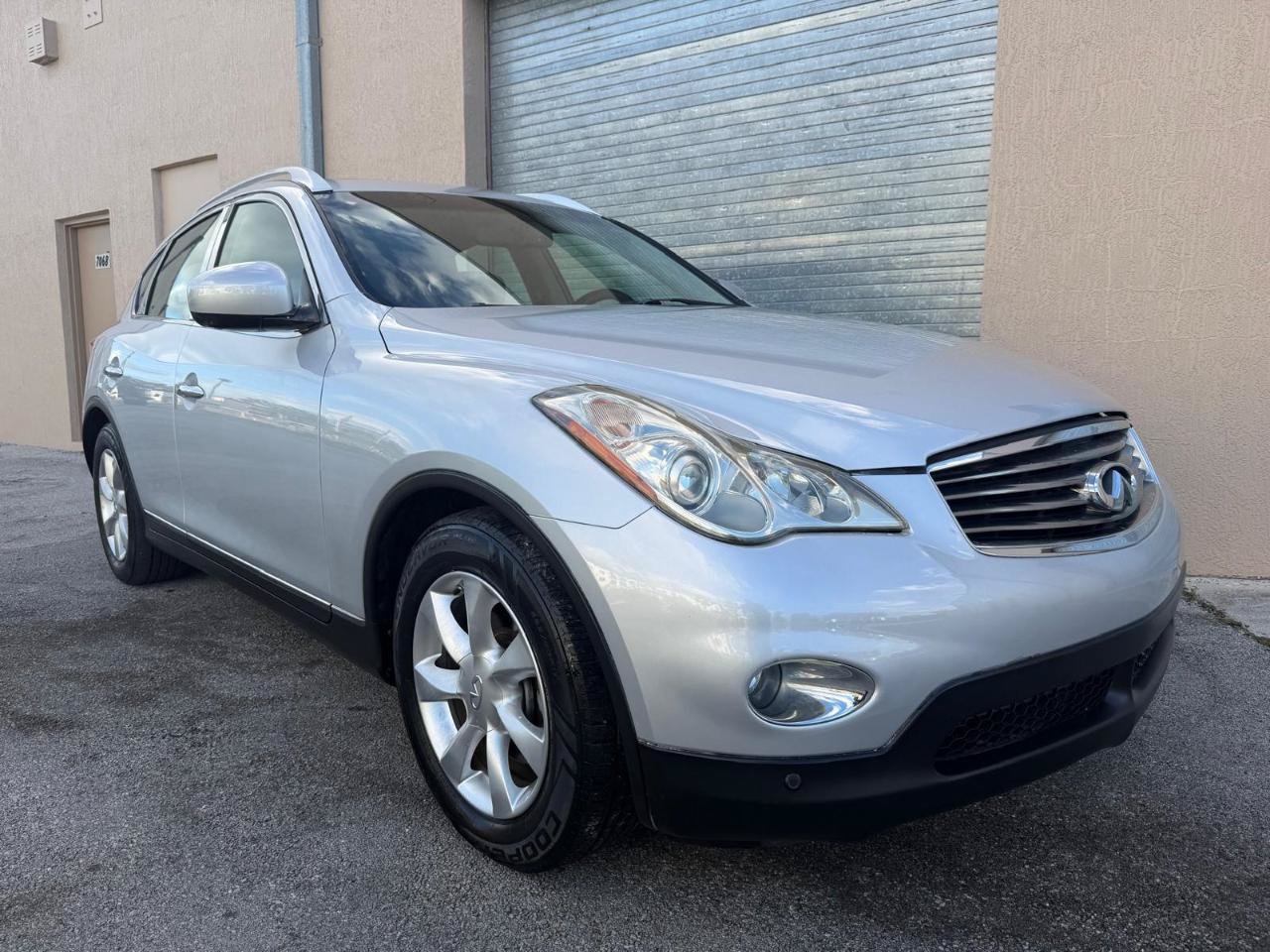 Used 2010 INFINITI EX35 Journey RWD image 11