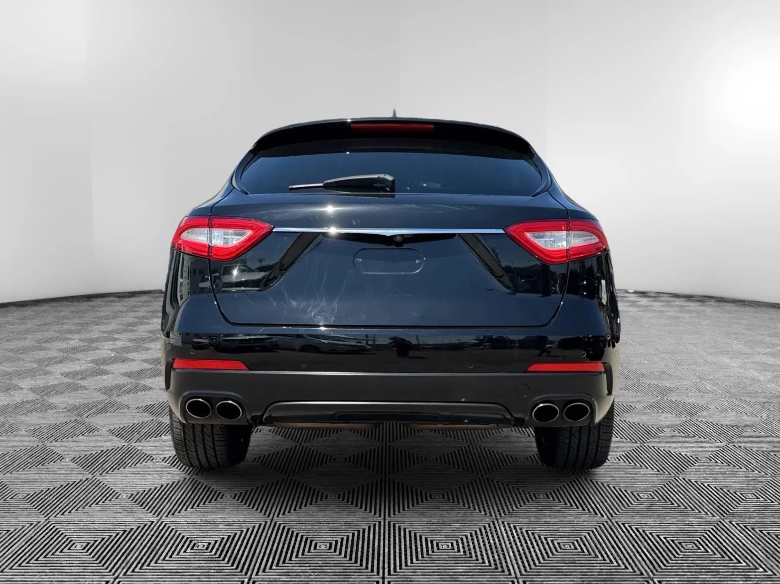 Used 2017 Maserati Levante w/ Luxury Package image 7
