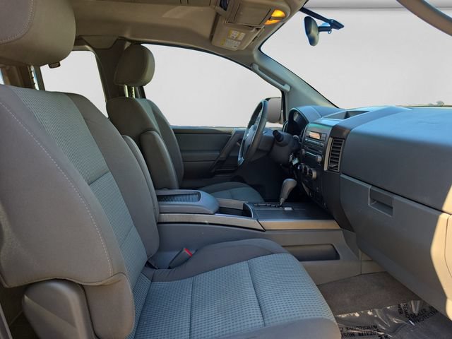 Used 2005 Nissan Titan SE AWD/4WD image 16