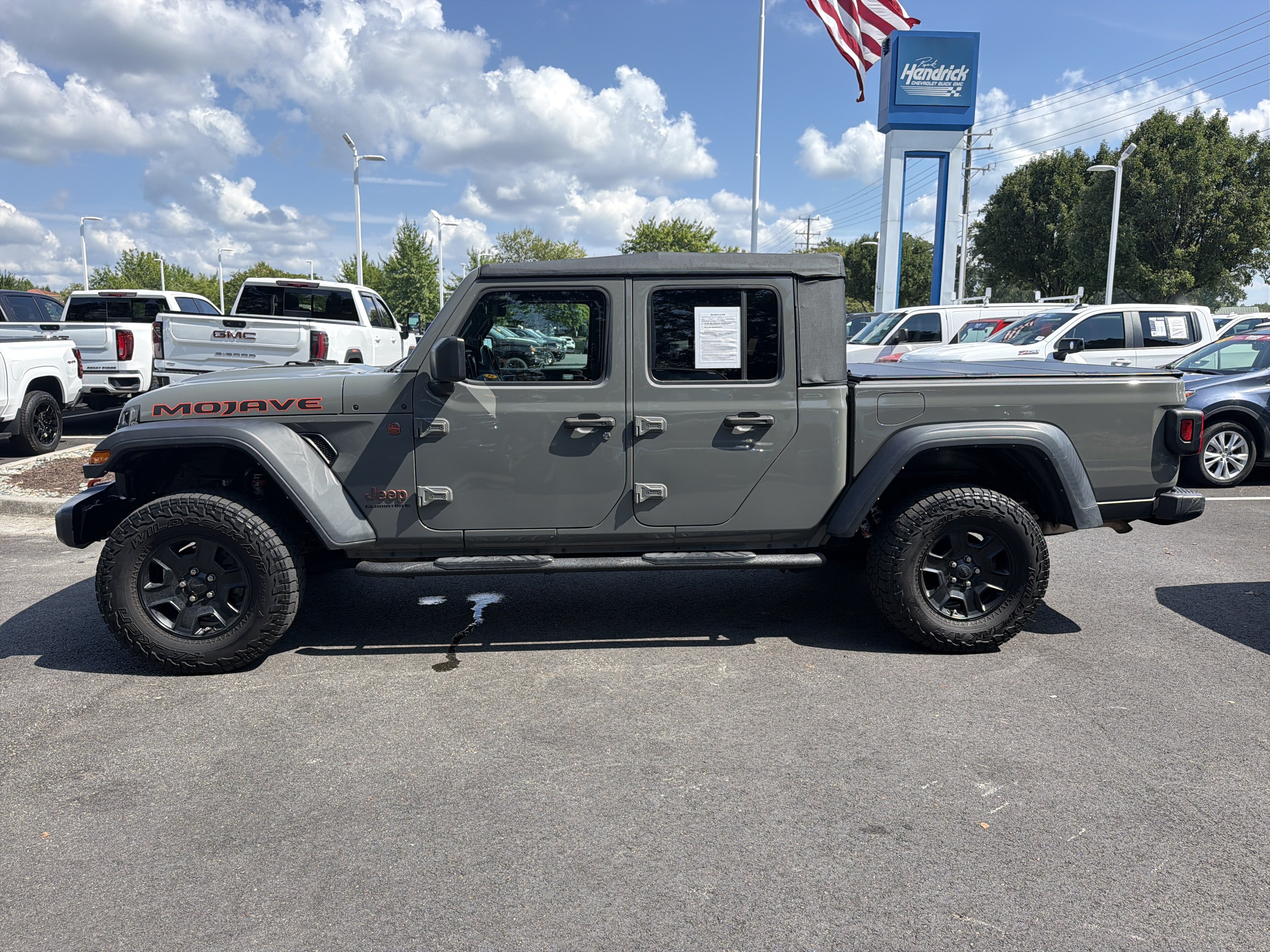 Used 2023 Jeep Gladiator Mojave AWD/4WD image 7