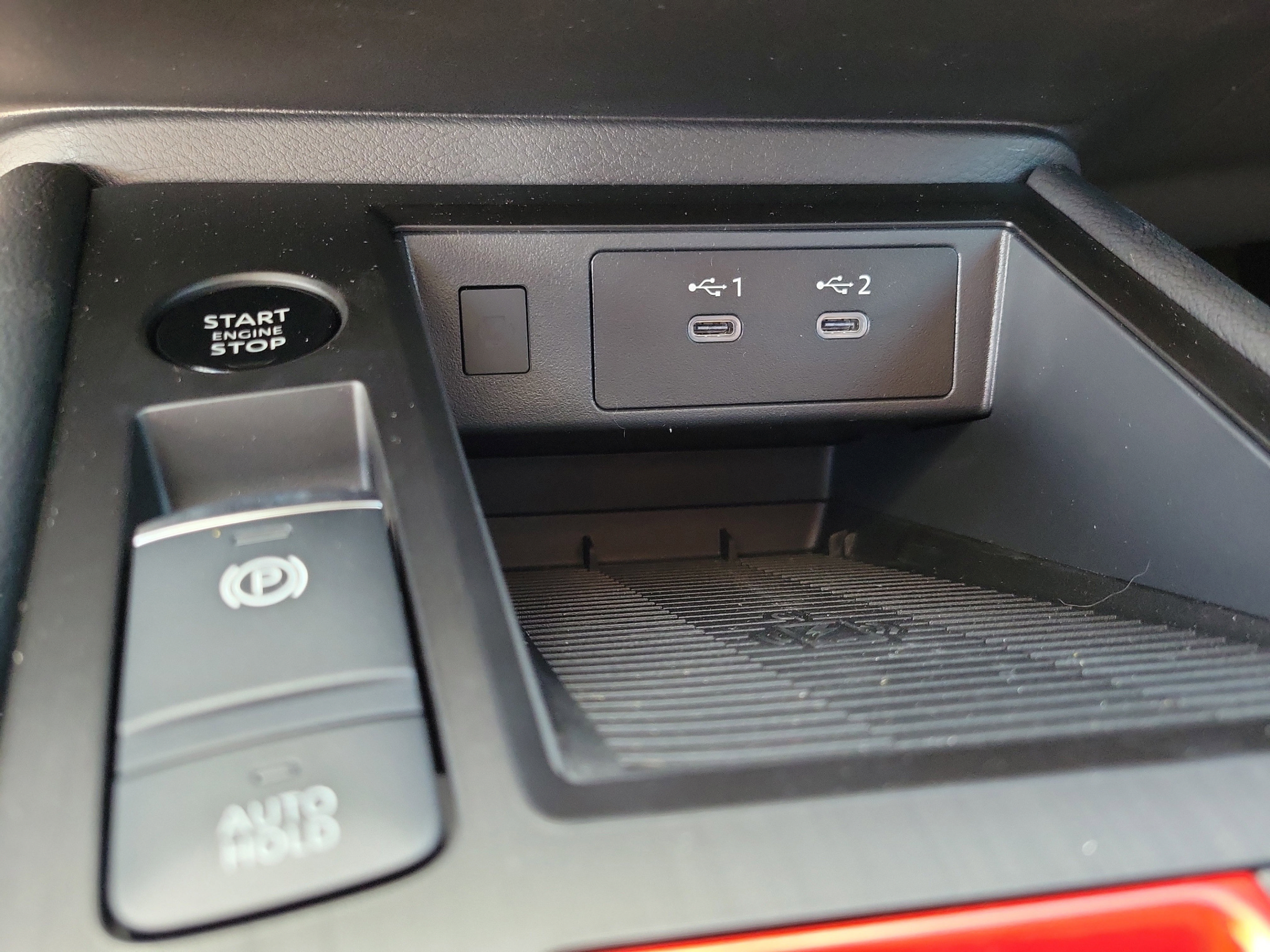 Certified 2025 Nissan Kicks SR FWD image 28