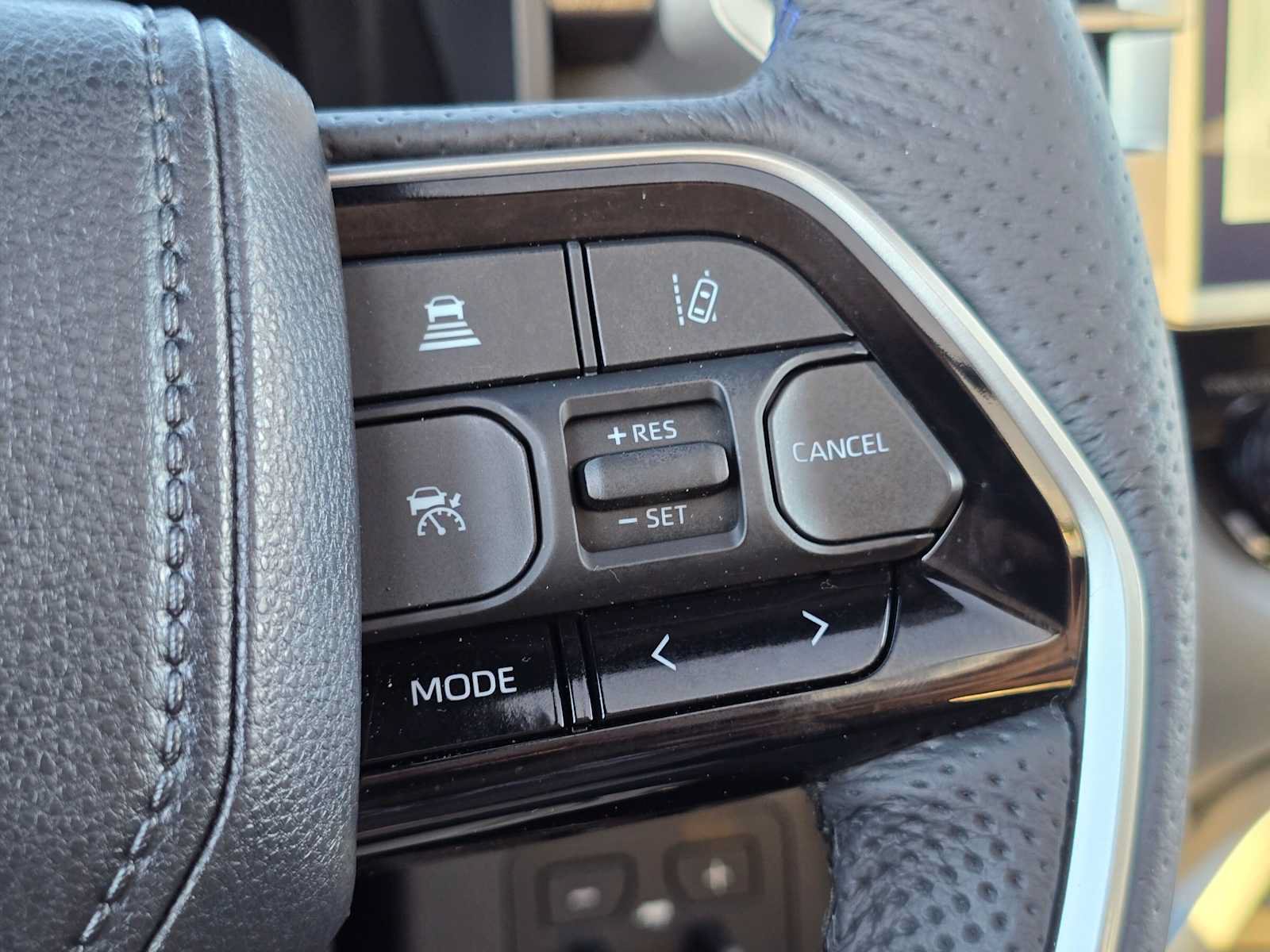 Used 2025 Toyota Sequoia Platinum AWD/4WD image 38