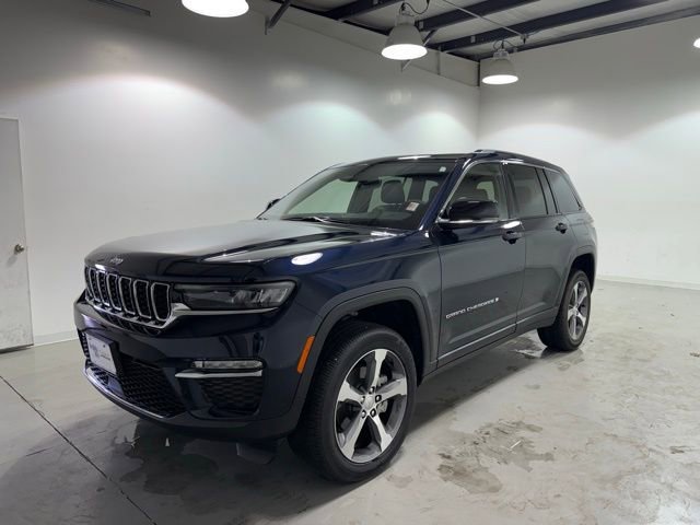 Used 2024 Jeep Grand Cherokee Limited AWD/4WD image 3