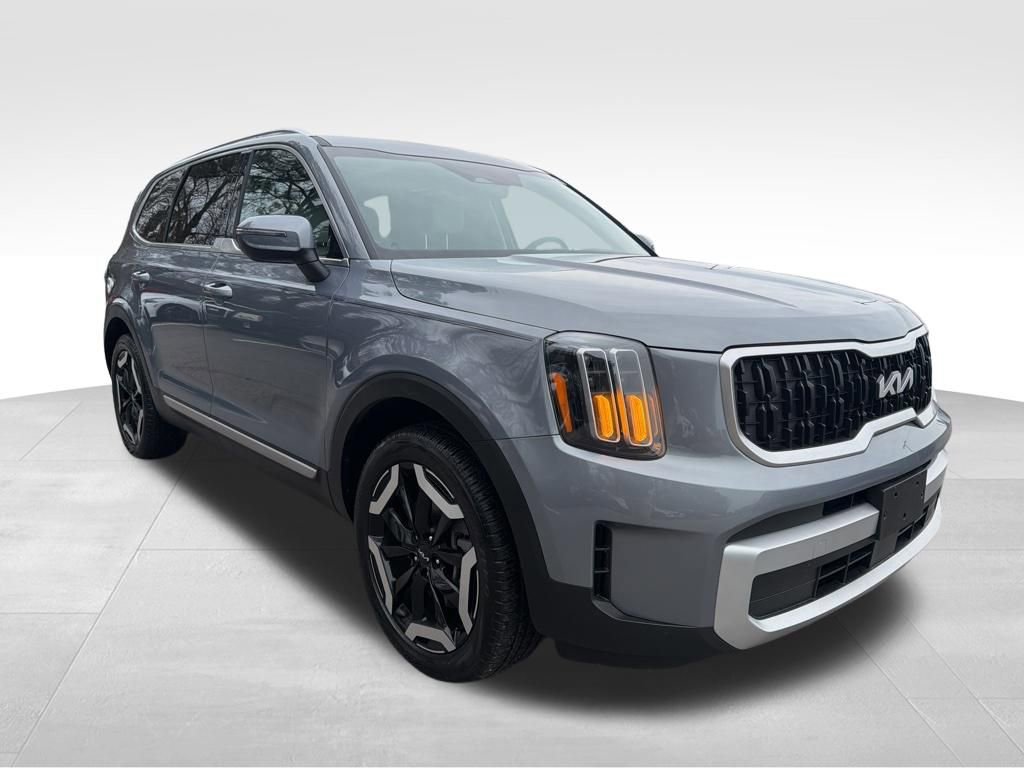 Used 2024 Kia Telluride EX w/ EX Captain's Chair Package image 9