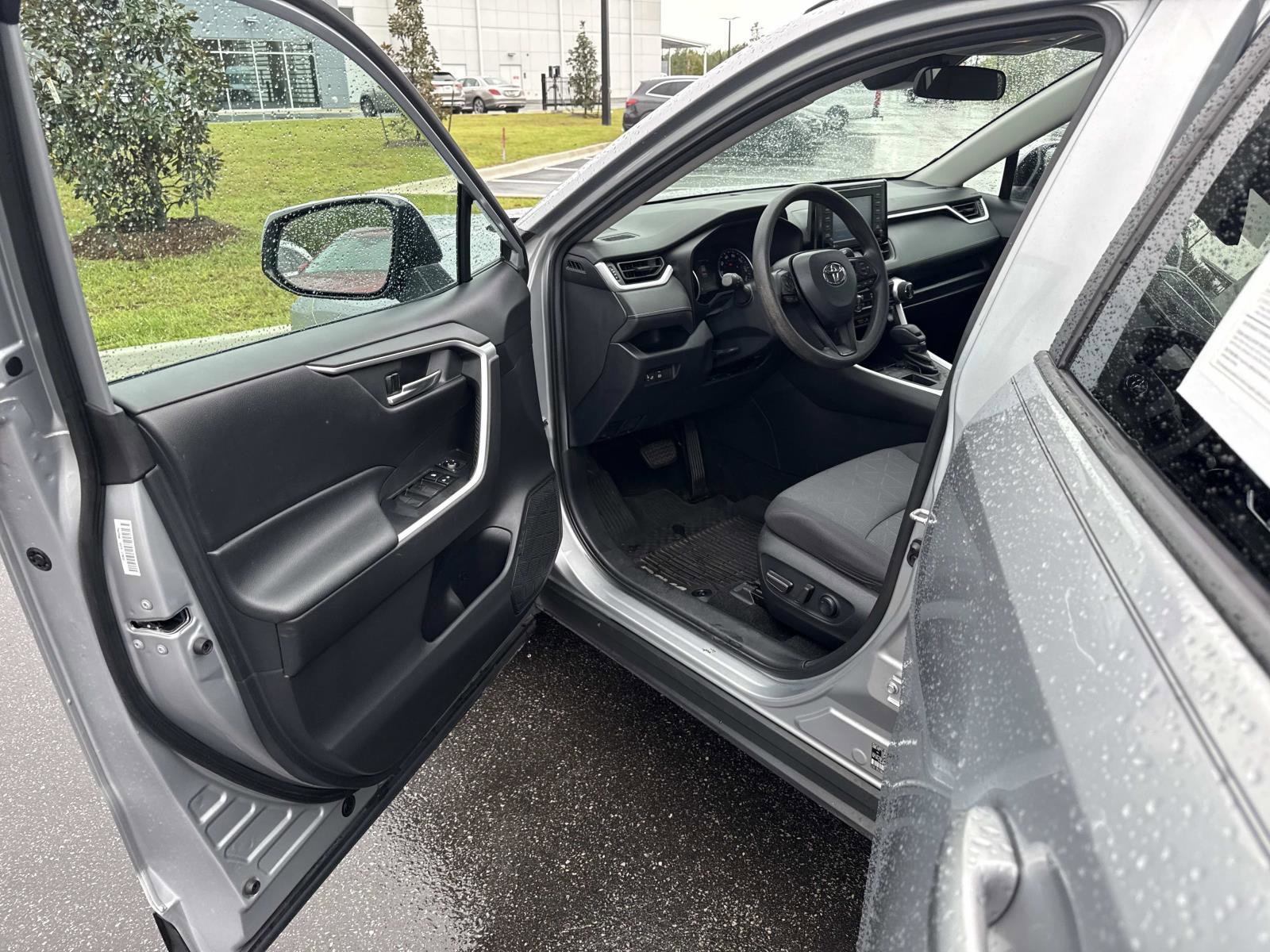 Used 2020 Toyota RAV4 XLE image 19