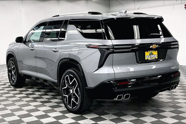 Used 2025 Chevrolet Traverse High Country image 3