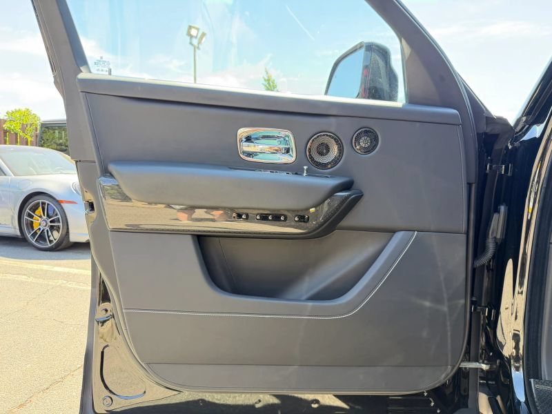 Used 2022 Rolls-Royce Cullinan Black Badge w/ Dark Exterior Package AWD/4WD image 10
