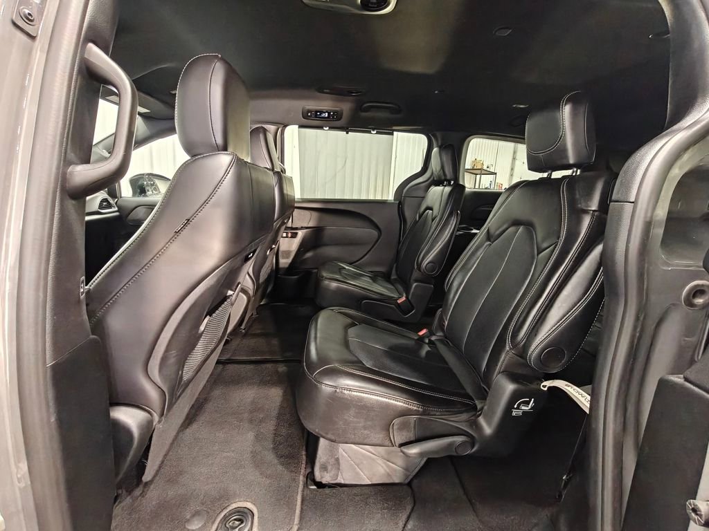 Used 2025 Chrysler Pacifica Select image 26