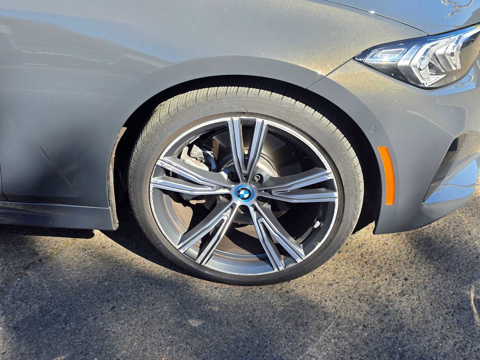 Used 2024 BMW 330e xDrive w/ Premium Package image 9