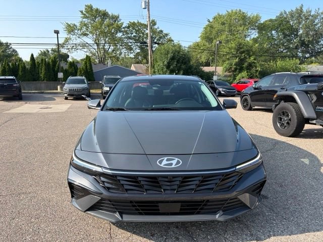 Used 2024 Hyundai Elantra Limited FWD image 8