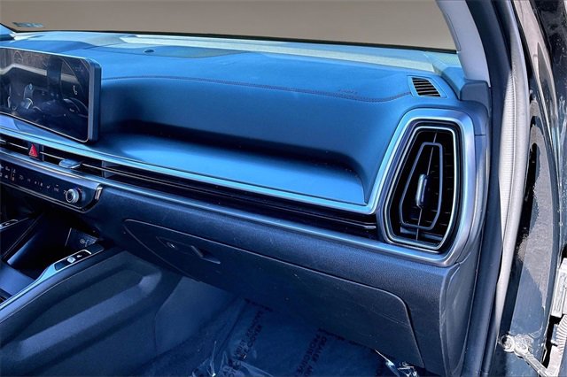 Used 2025 Kia Sorento S image 24