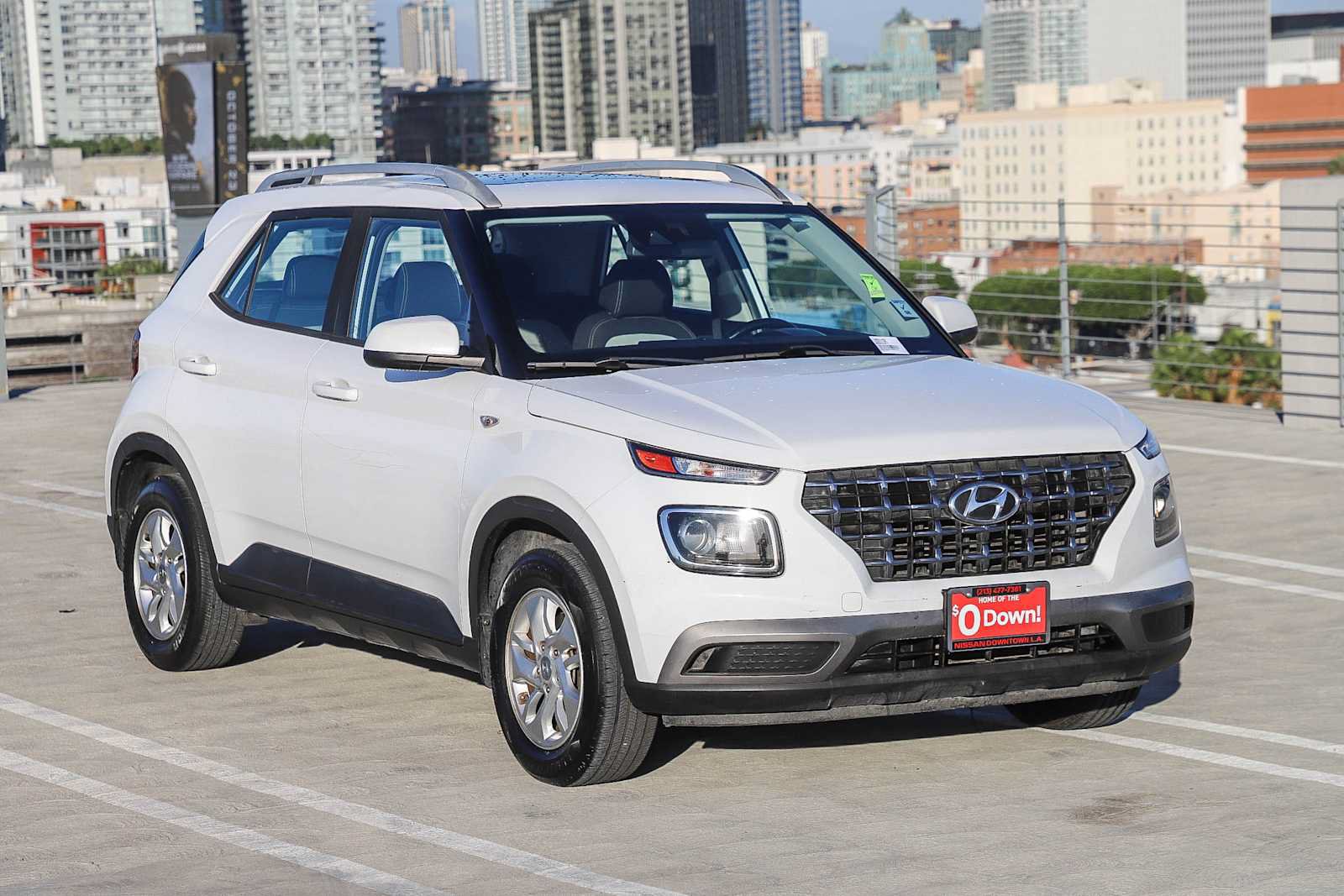Used 2020 Hyundai Venue SEL w/ Convenience Package FWD image 3