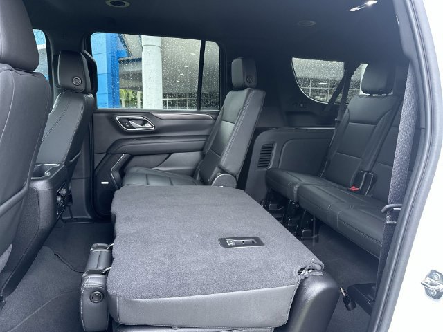 Used 2024 Chevrolet Suburban LT RWD image 27