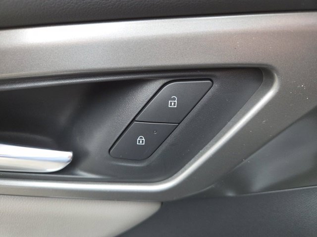 New 2027 Chevrolet Traverse LT w/ LPO, Floor Liner Package AWD/4WD image 43