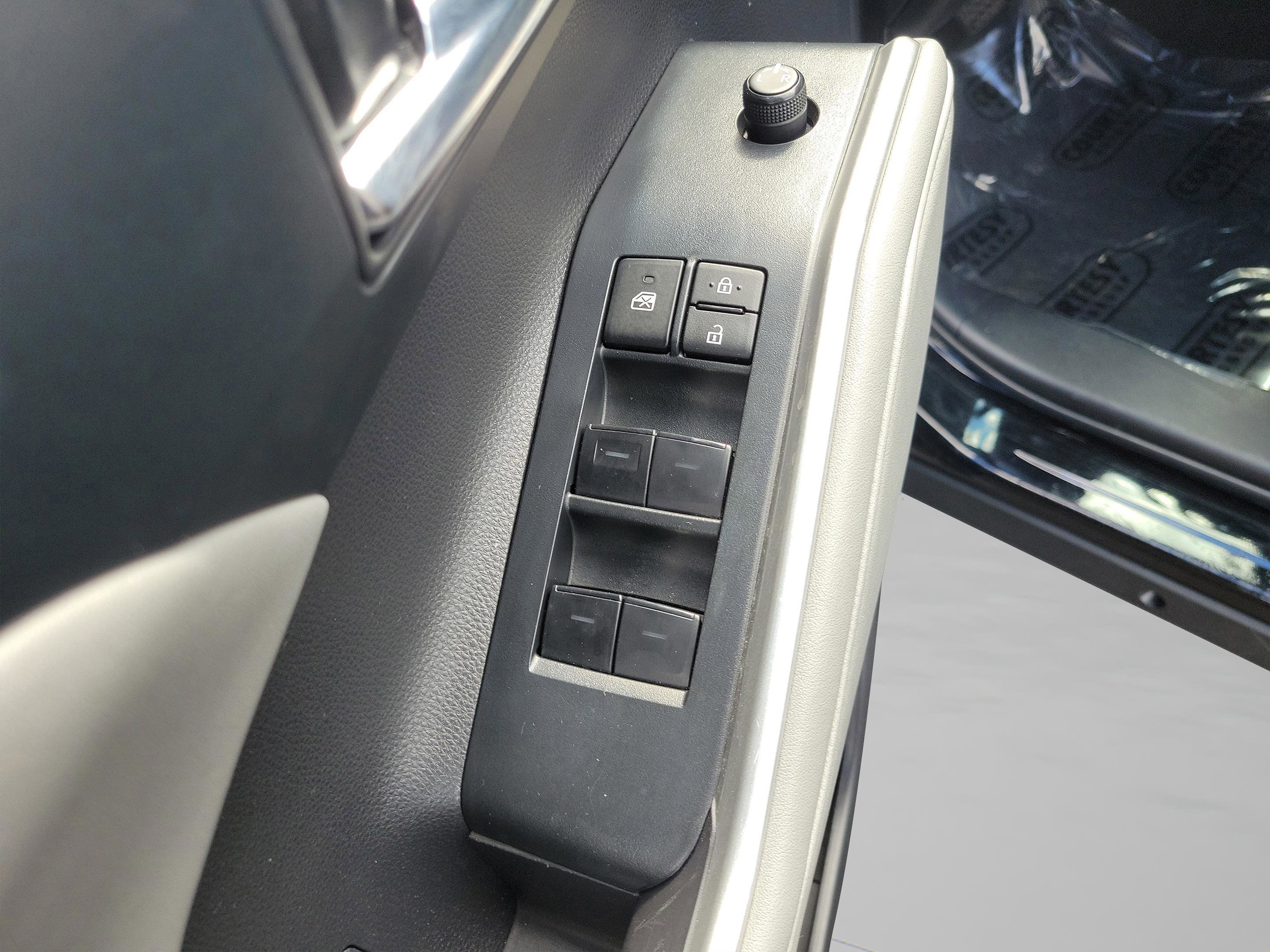 Used 2023 Toyota Highlander XLE image 30