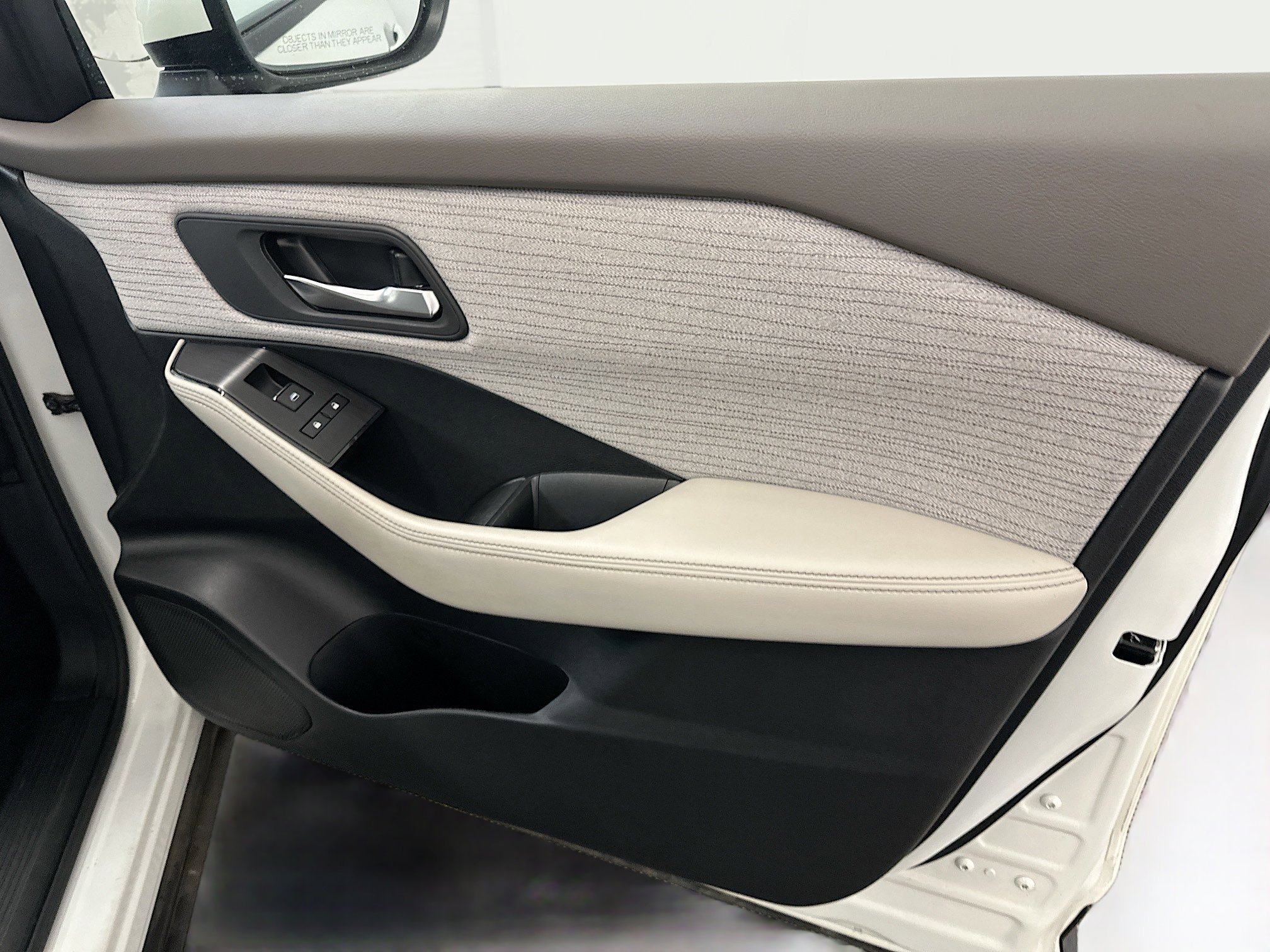Used 2023 Nissan Rogue SV image 32