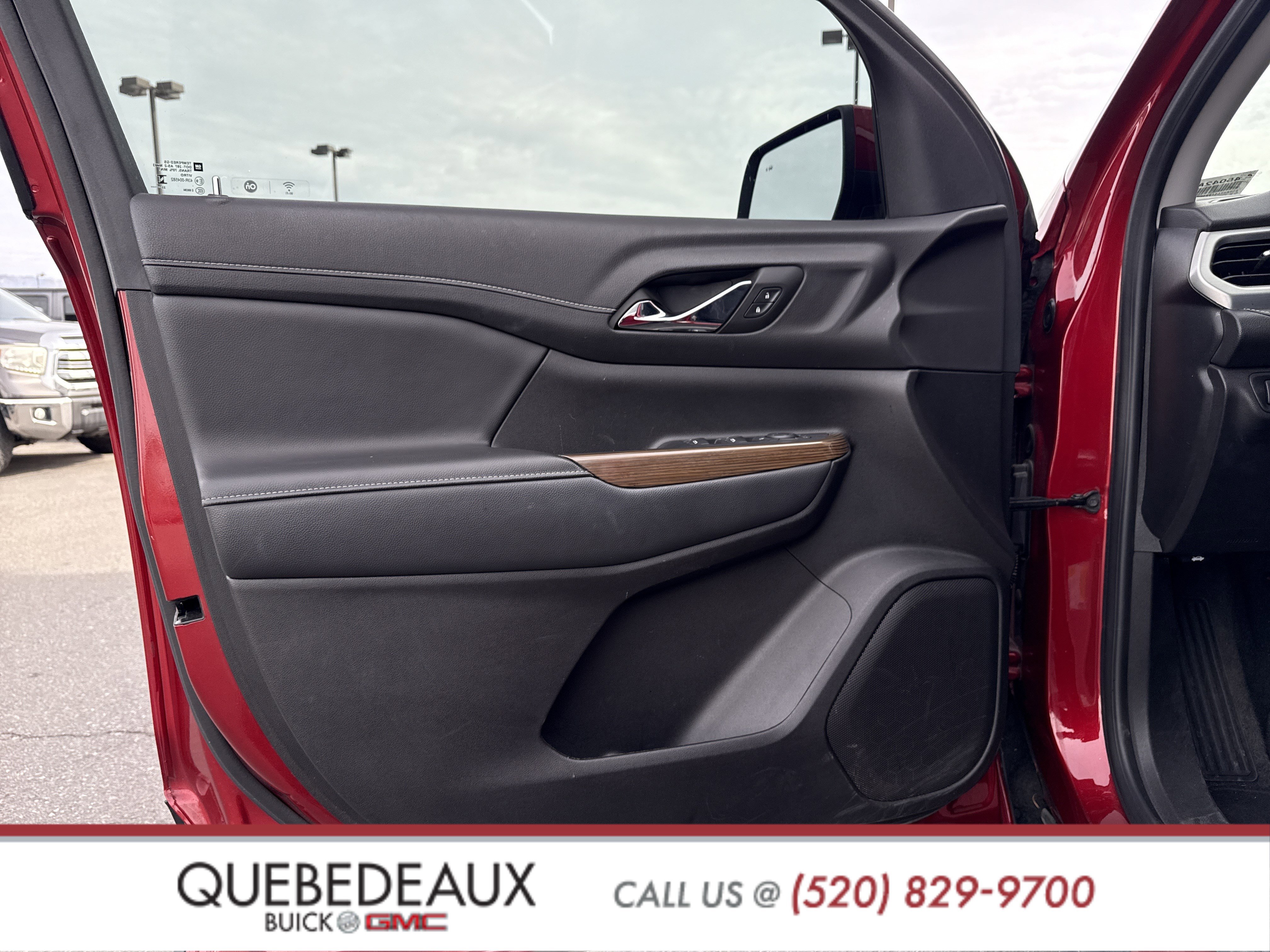 Used 2023 GMC Acadia SLE image 3