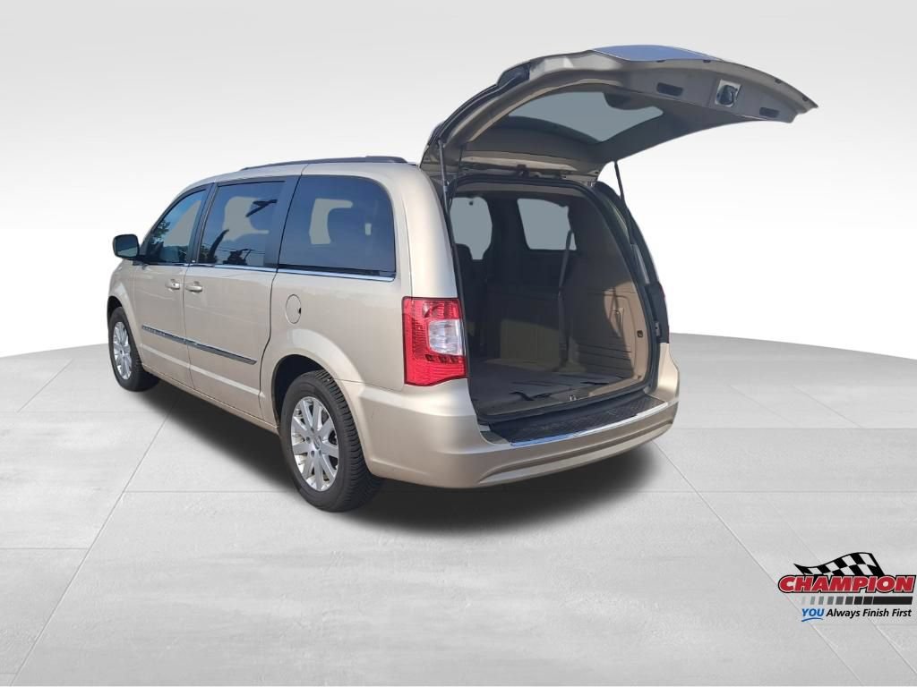 Used 2013 Chrysler Town & Country Touring FWD image 25