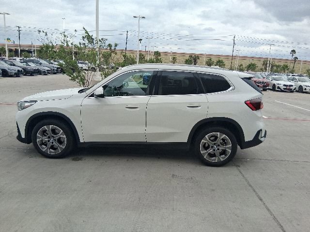 Used 2023 BMW X1 xDrive28i AWD/4WD image 3