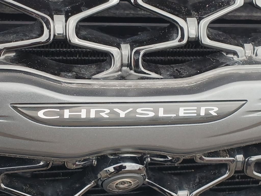 Used 2024 Chrysler Pacifica Premium image 33