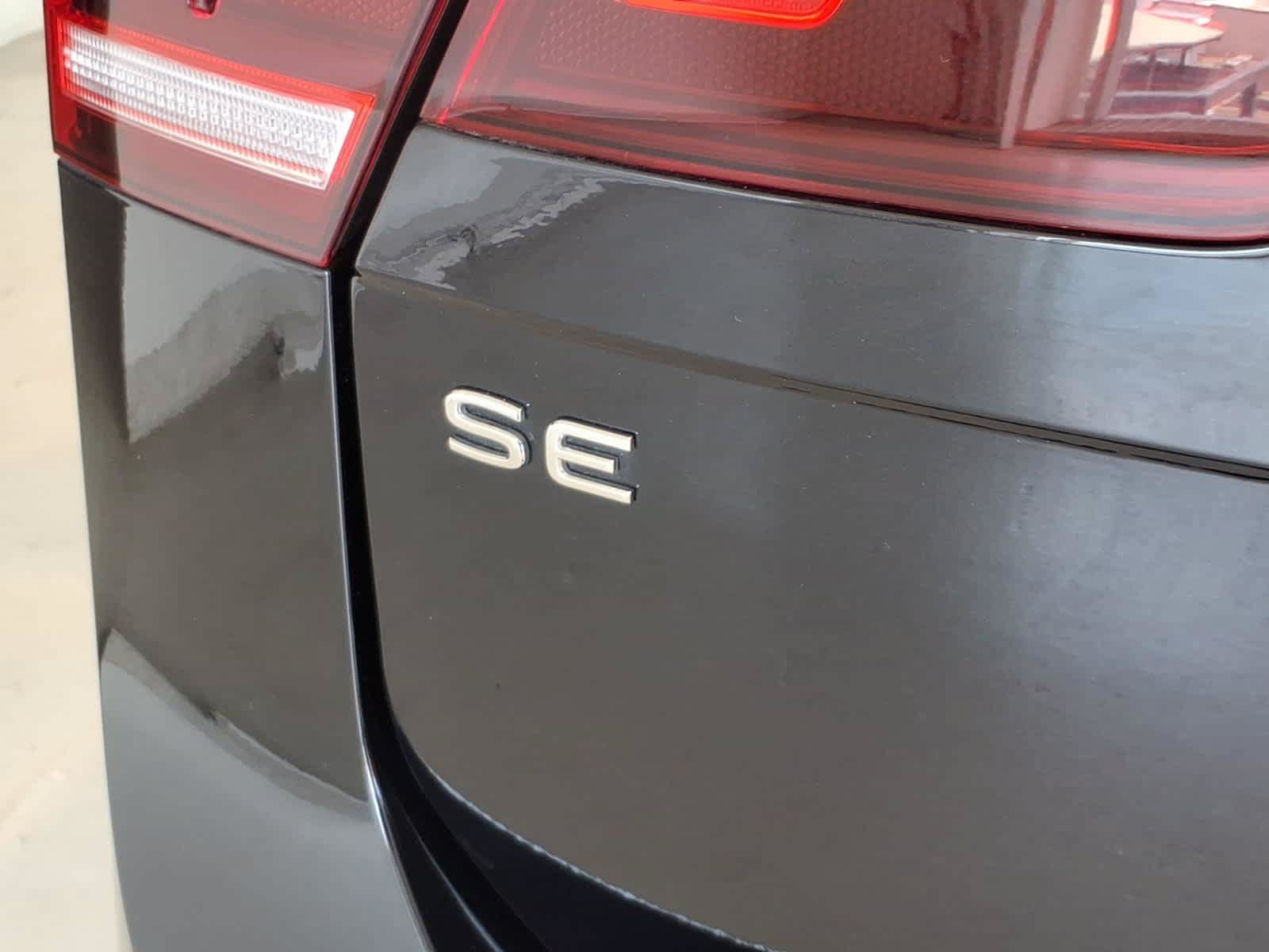 Used 2023 Volkswagen Tiguan SE R-Line AWD/4WD image 18