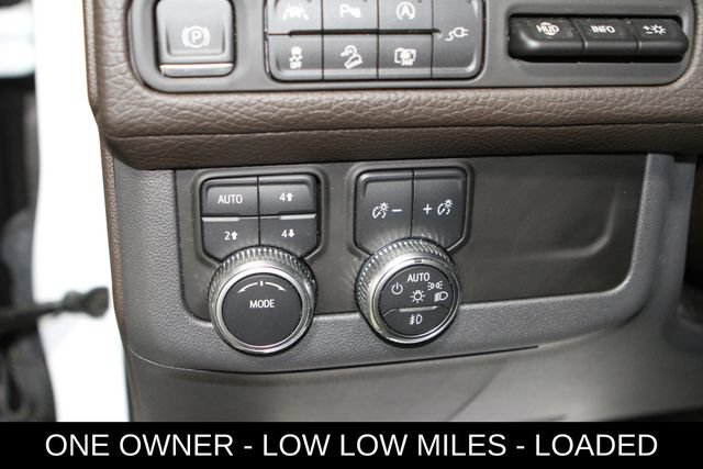 Used 2022 GMC Yukon XL Denali AWD/4WD image 17