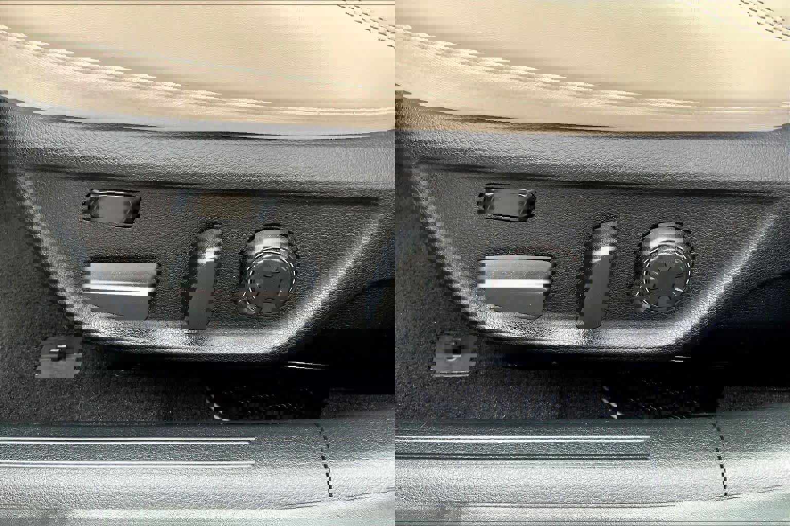 Used 2023 Genesis G70 3.3T w/ Sport Prestige Package image 33