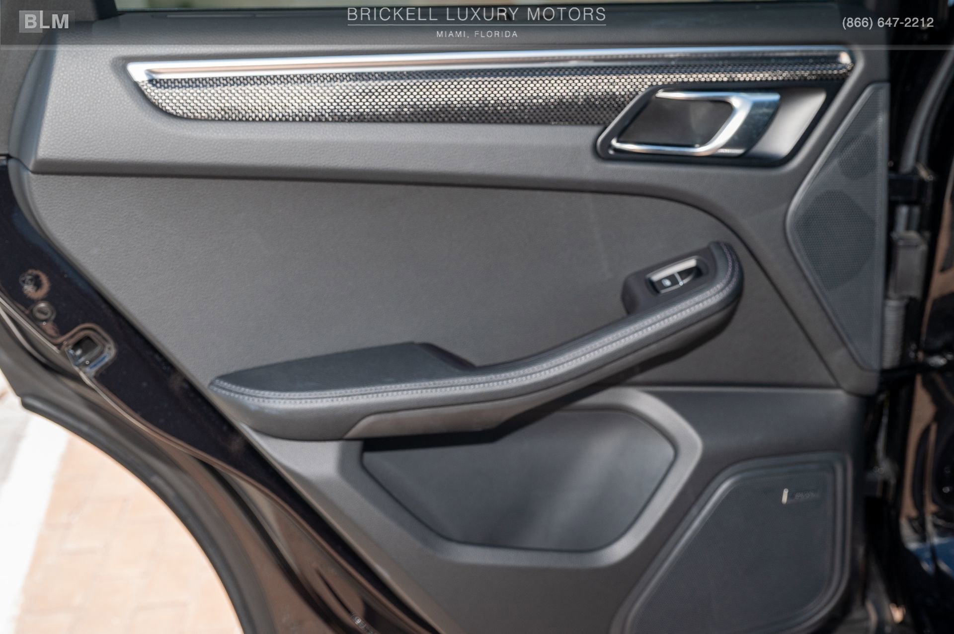 Used 2024 Porsche Macan image 11