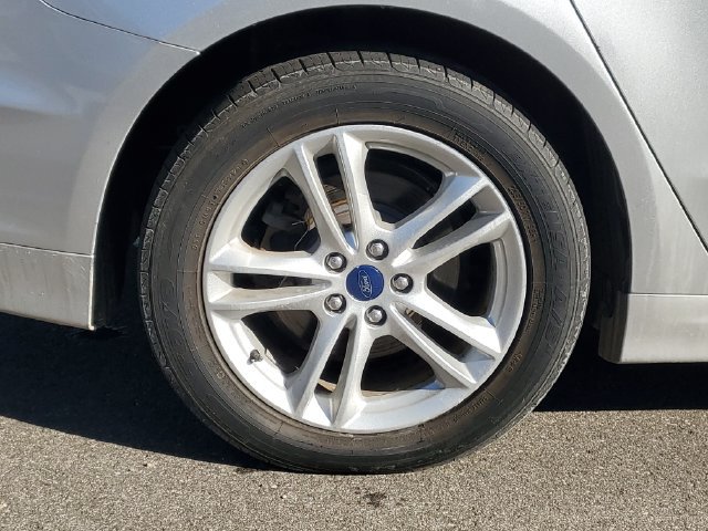 Used 2018 Ford Fusion SE FWD image 5