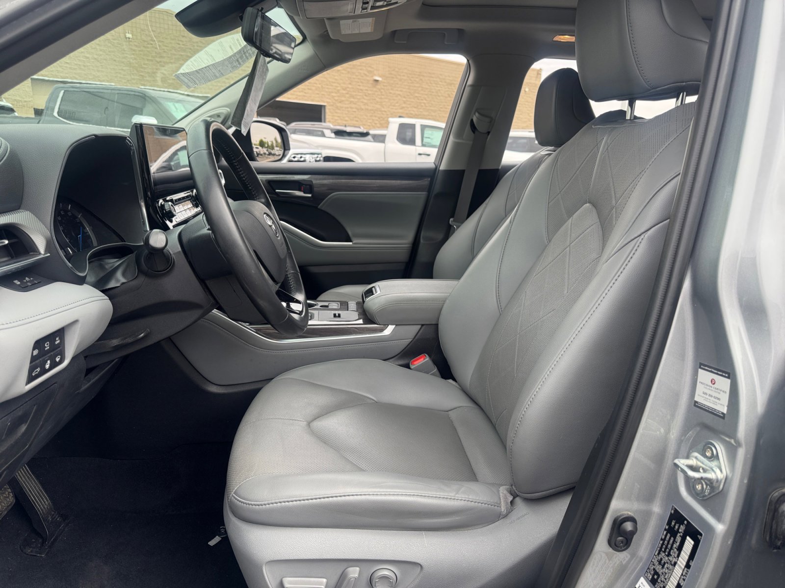 Used 2021 Toyota Highlander Platinum image 14