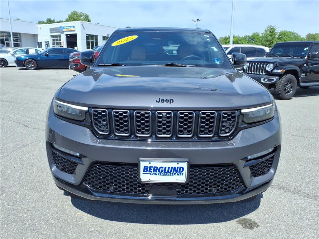Used 2025 Jeep Grand Cherokee Summit w/ Obsidian Package AWD/4WD image 9