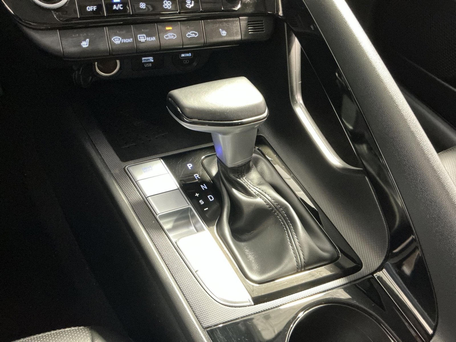 Used 2023 Hyundai Elantra Limited image 30